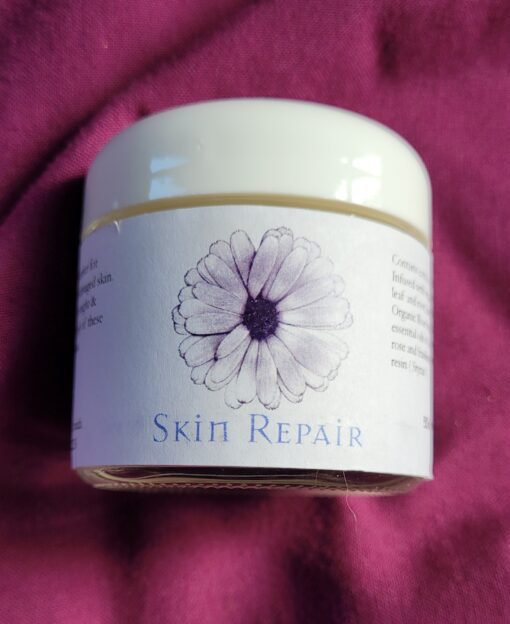 20211124 122407 50g made with an organic confrey oil and essential oils of rose, carrot, frankinsence and lavender for dry and mature skin
