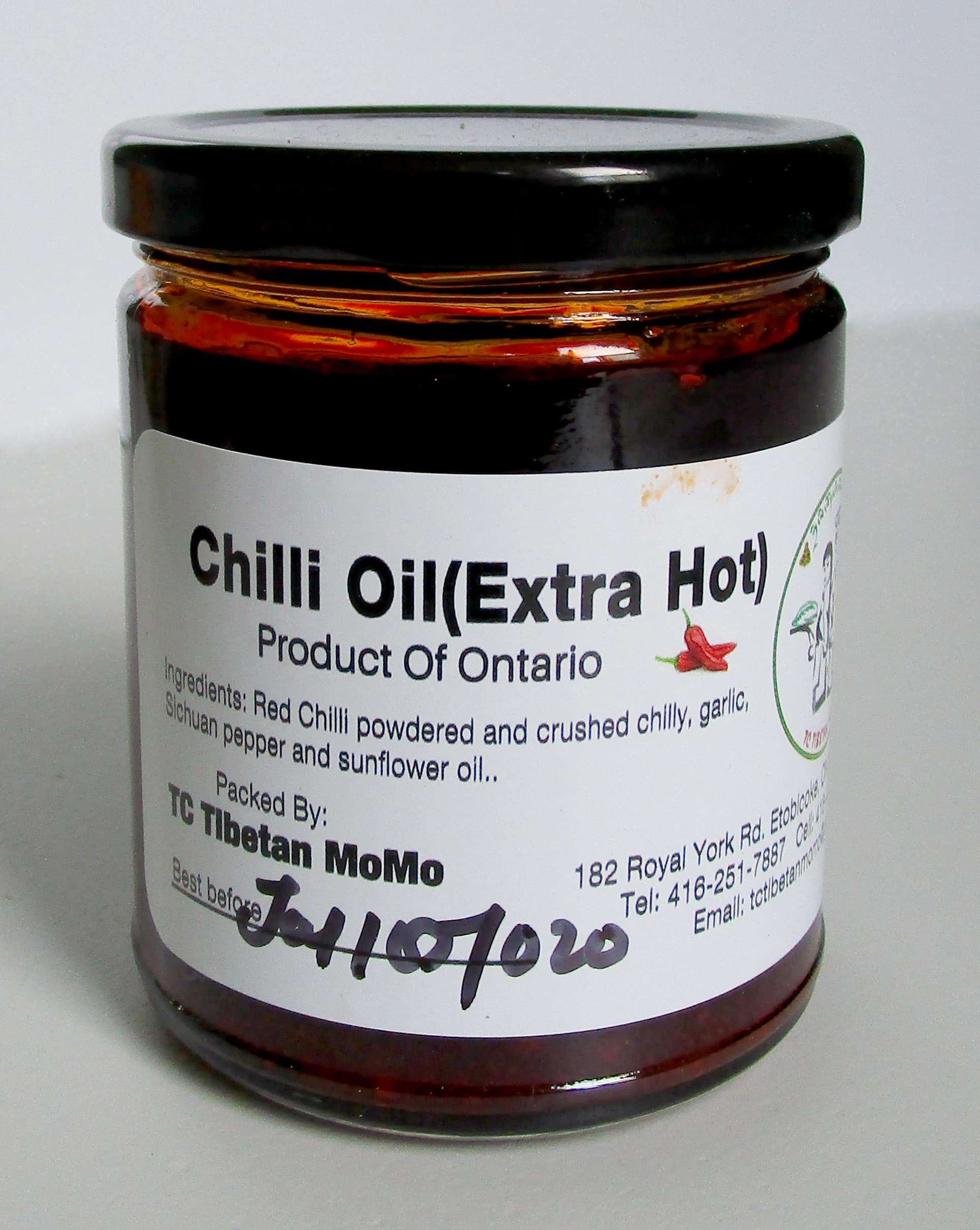 250ml - Mixture of Chili powder, Garlic and Sichuan Pepper. Cooked with Sunflower oil. It’s spicy and flavorful. It can be add on every dish you like and help your appetite. Chili Oil