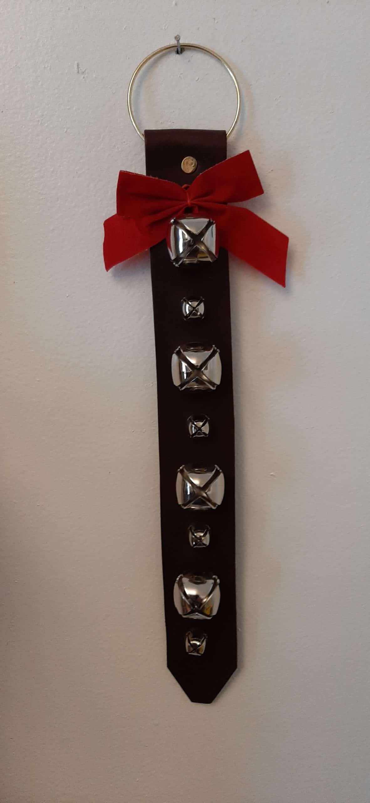 Door hanger with 8 small and large brass plated bells - brown leather