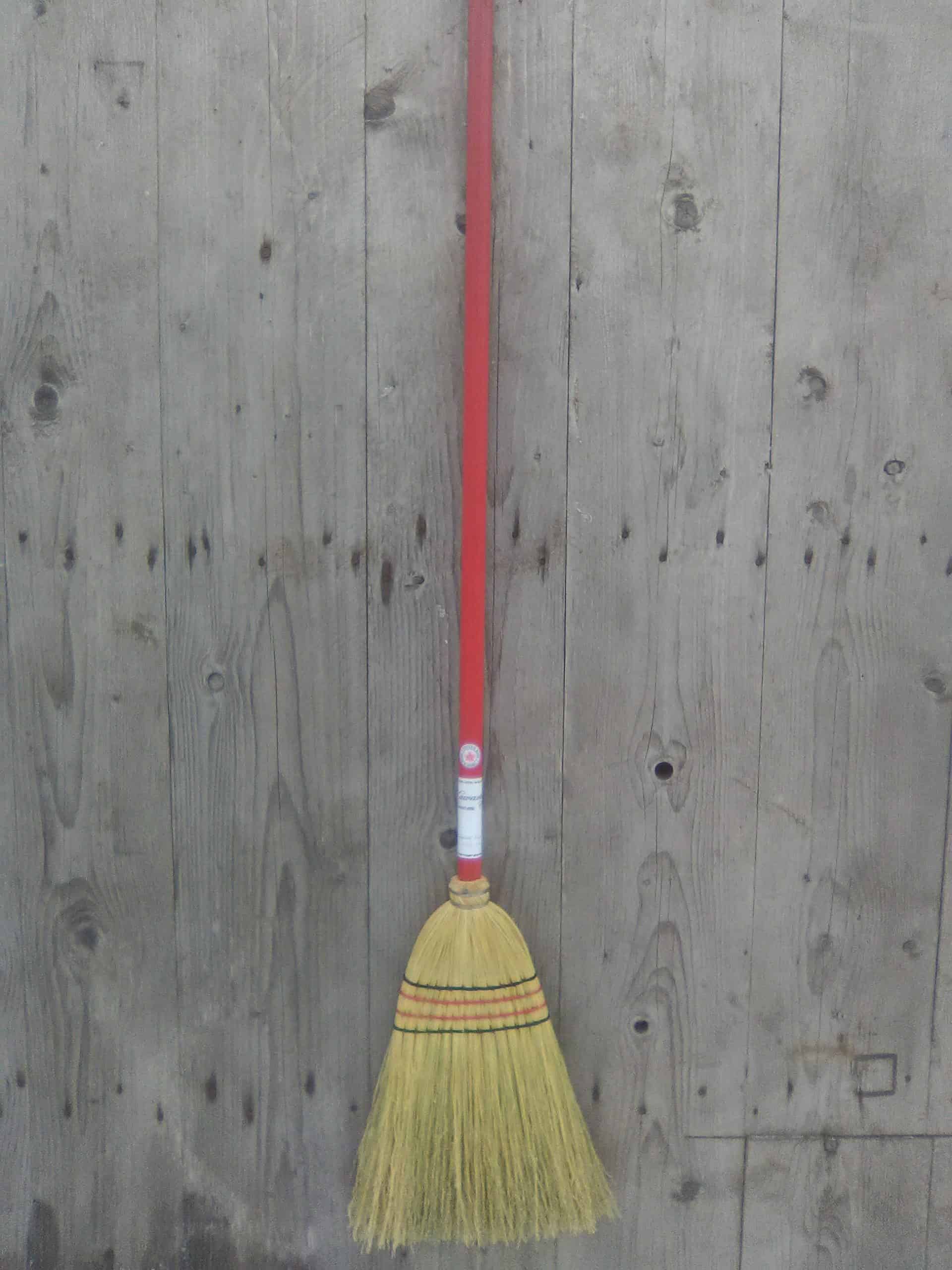 The great canadian kitchen broom - light!