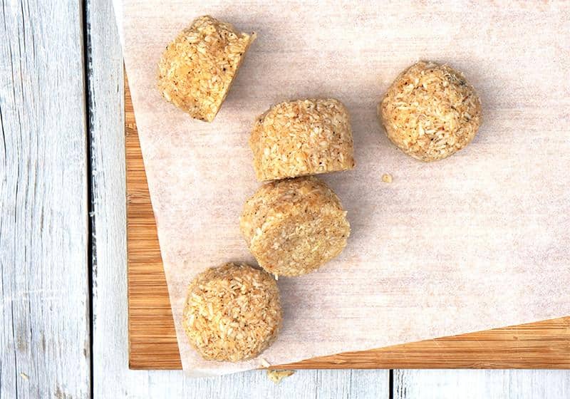 Ingredients: Coconut, Agave, Coconut butter, Cashews, Vanilla extract, sea salt (100% organic) Package Size: 210g Vanilla Macaroons 6pack
