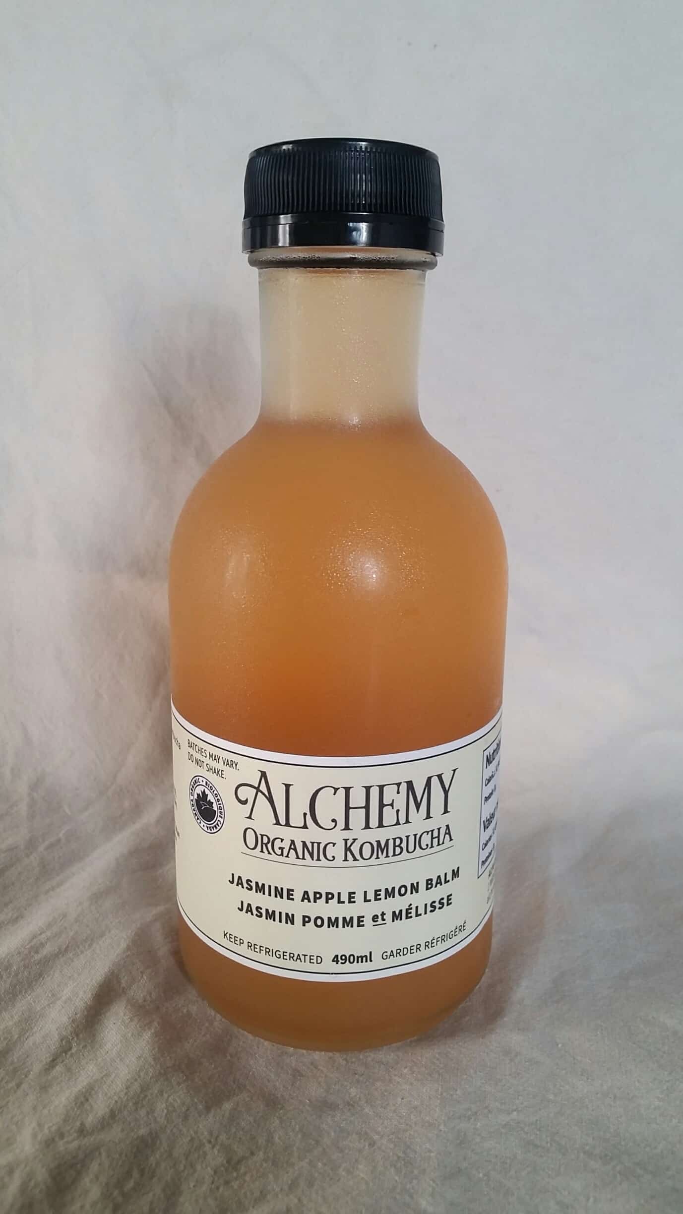 490 ml Jasmine scented organic green tea is the base of this year-round classic. Local organic apple cider is added with a lemon balm infusion. Jasmine Apple Lemon Balm Kombucha - 490ml