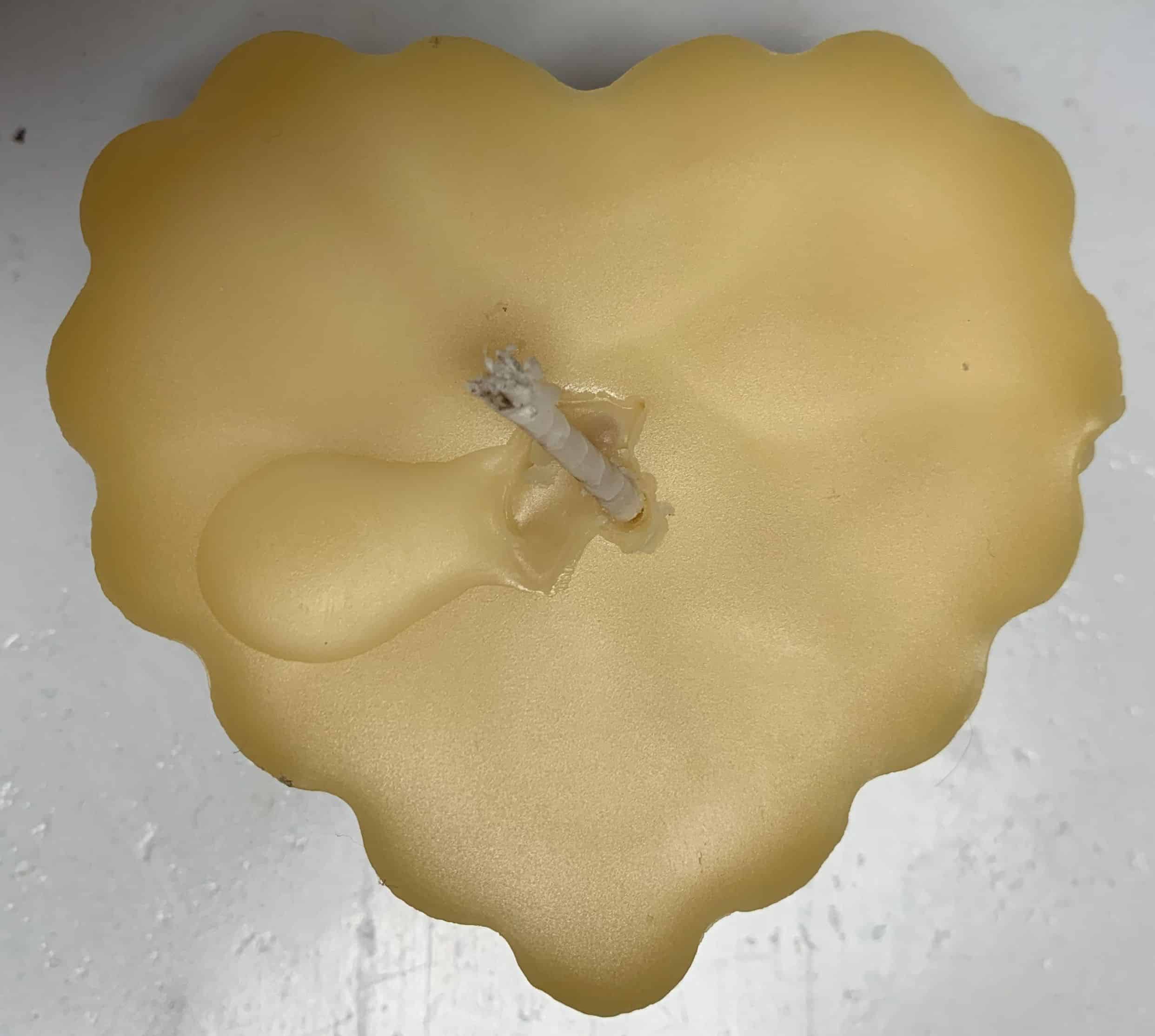 100% Pure Beeswax. Beeswax Candle heart shape (2.4oz)