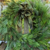 18 inch wreath / satin green bow / mixed greens