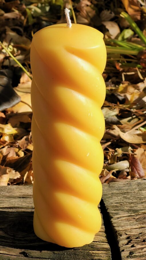 Spiral candle pure 100% beeswax. Researches show that burning beeswax produces negative ions which neutralize odors and purifies the air.